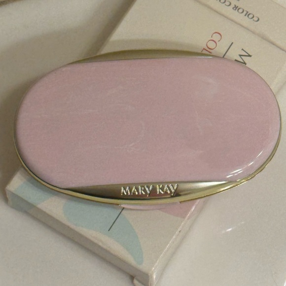 Mary Kay Pink Compact - Picture 1 of 5